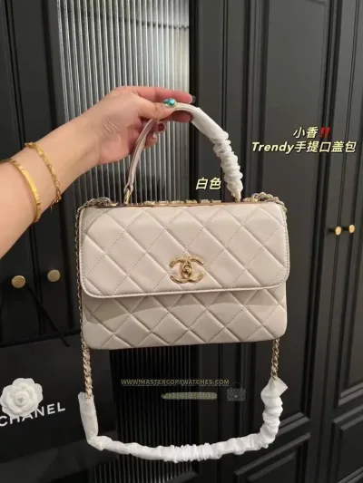 CHANEL Small Trendy Top Handle in Craie
