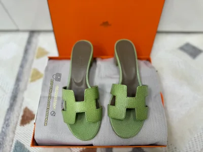 Hermes Ladies Sandals Flat Oran Lizard Light Green