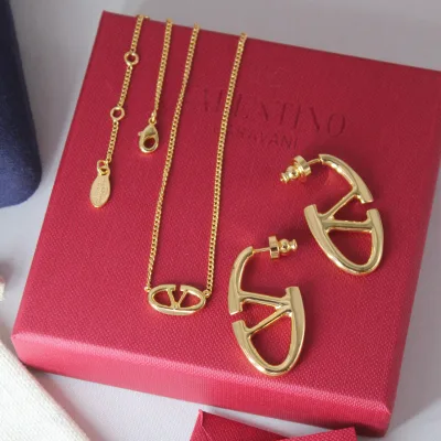 Valentino Garavani Signature V Logo Pendant Chain Earring