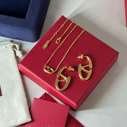 Valentino Garavani Signature V Logo Pendant Chain Earring